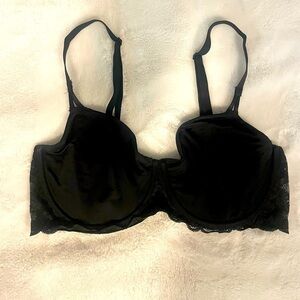 Victoria’s Secret black lace, underwire bra size 36D black